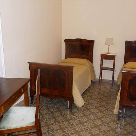 Borgo Due Mari Bed & Breakfast Taranto Bagian luar foto